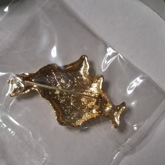 Gold Rabbit Brooch - Picture 5 of 7